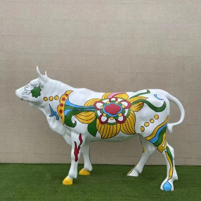 Скульптура коровы из смолы в натуральную величину, ручная роспись, статуя быка из стекловолокна для украшения